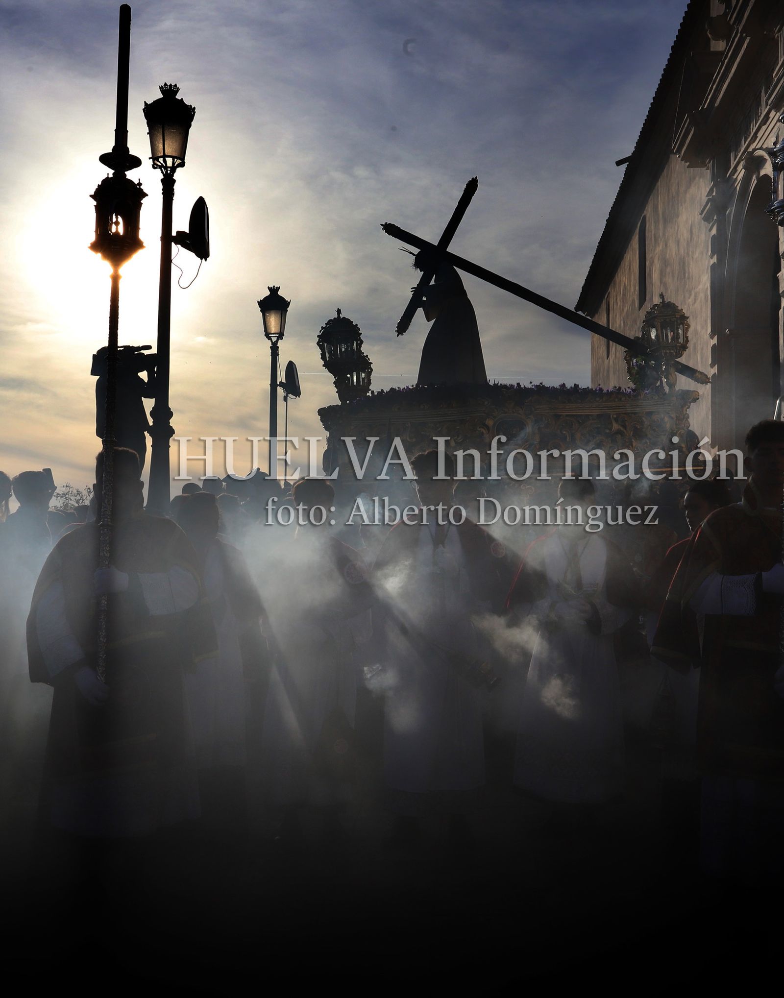 Imágenes de la procesión de Pasión en Huelva