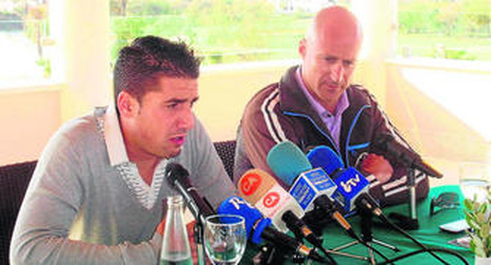 Julio Velázquez y Kike Burgos ofrecieron ayer una rueda de prensa en el Golf Almerimar para explicar los motivos de su marcha.
