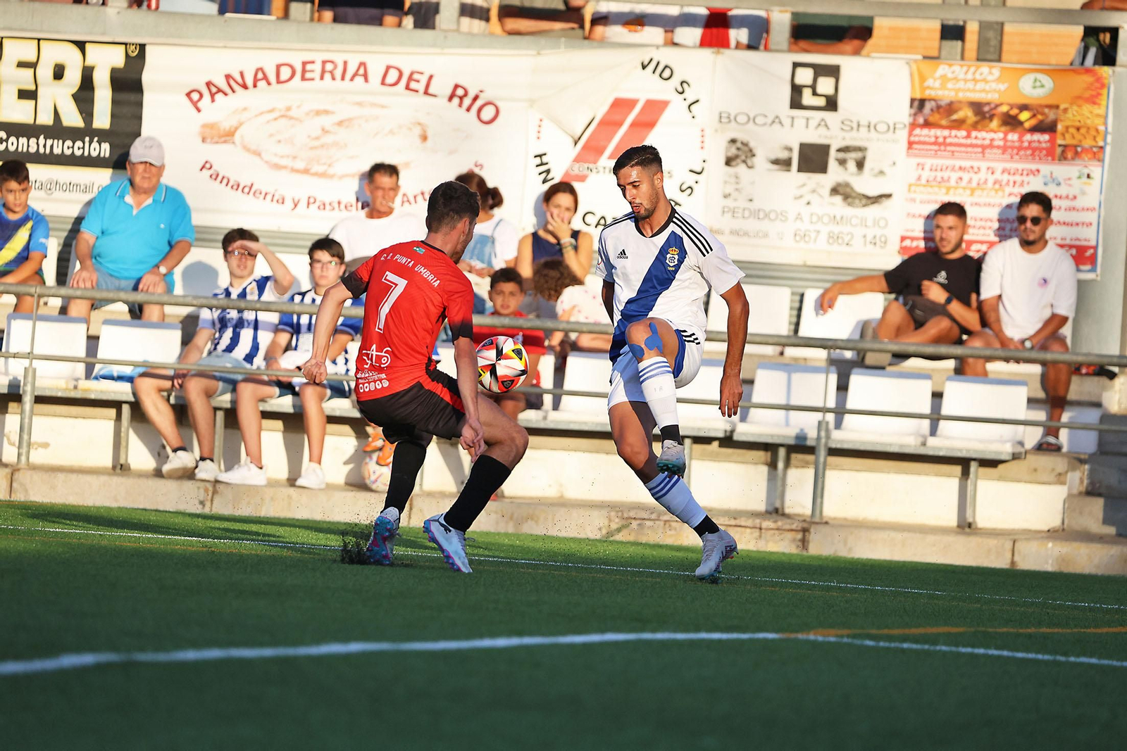 Imágenes del amistoso entre el CD Punta Umbría y el Recreativo de Huelva