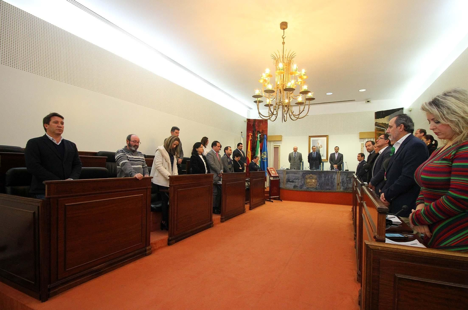 El Pleno de la Diputación guardó un minuto de silencio en memoria de la exalcaldesa de Palos, Pilar Pulgar.