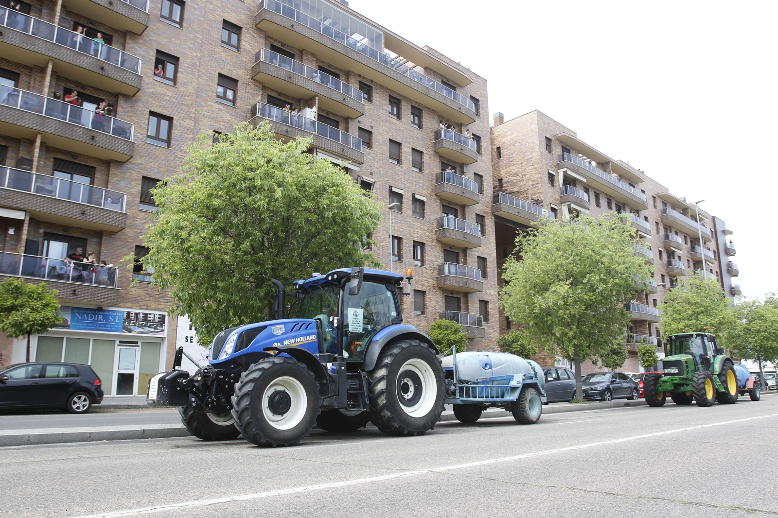 Las fotos del homenaje de los agricultores a los sanitarios de Córdoba