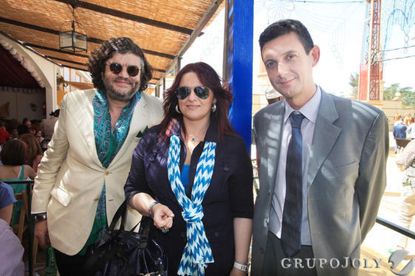 Alberto Núñez Seoane junto a su novia Susana Borrego, a los que acompaña en la imagen Miguel Berraquero.

Foto: Vanesa Lobo y Manuel Aranda