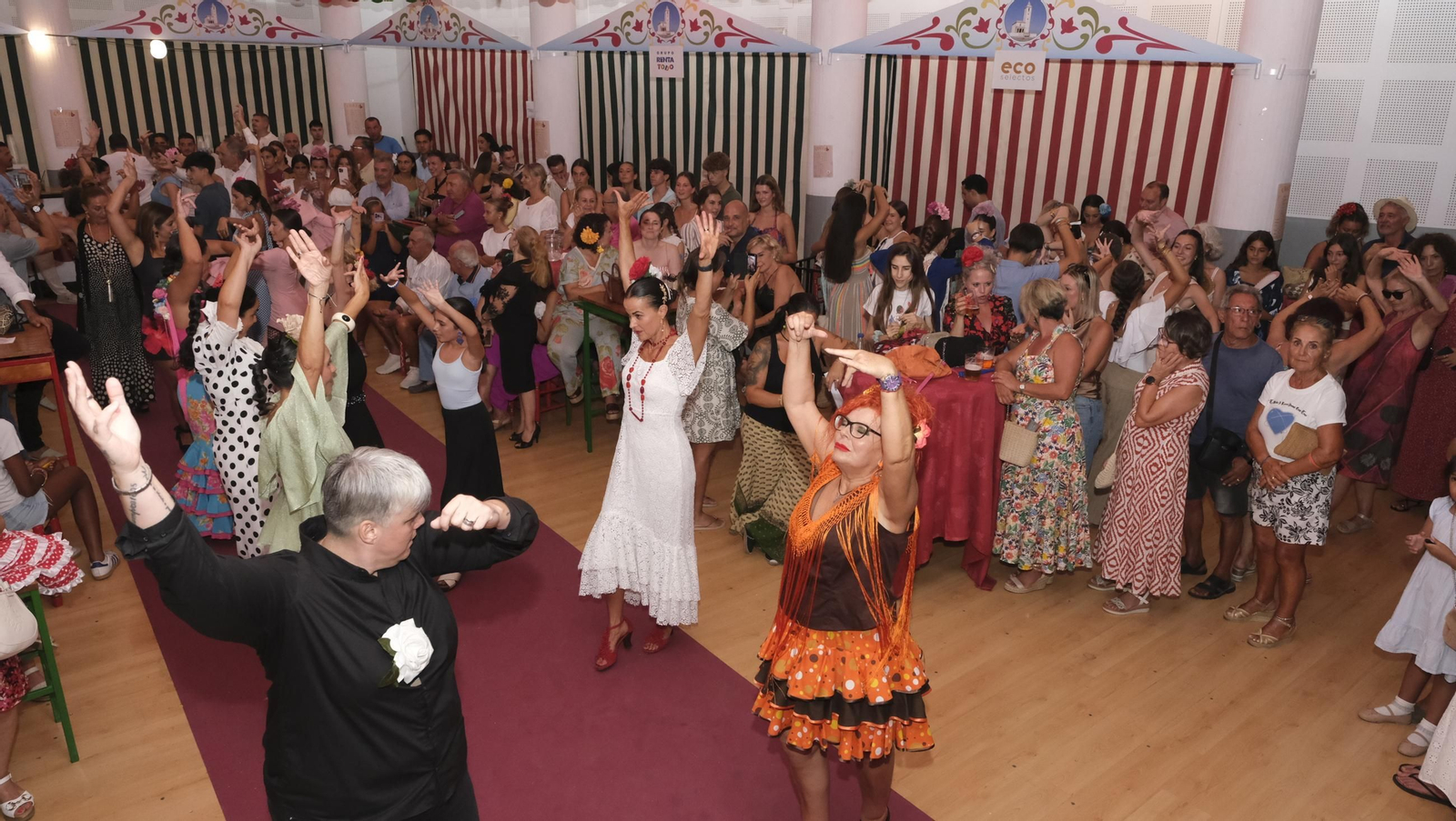 Los almerienses disfrutan del lunes en la Feria del Mediodía