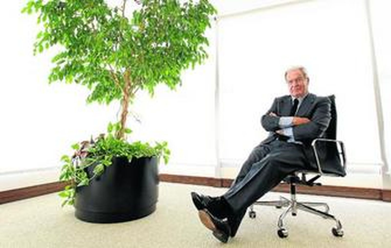 Antonio Garrigues posa en su despacho de la calle Hermosilla, en Madrid.