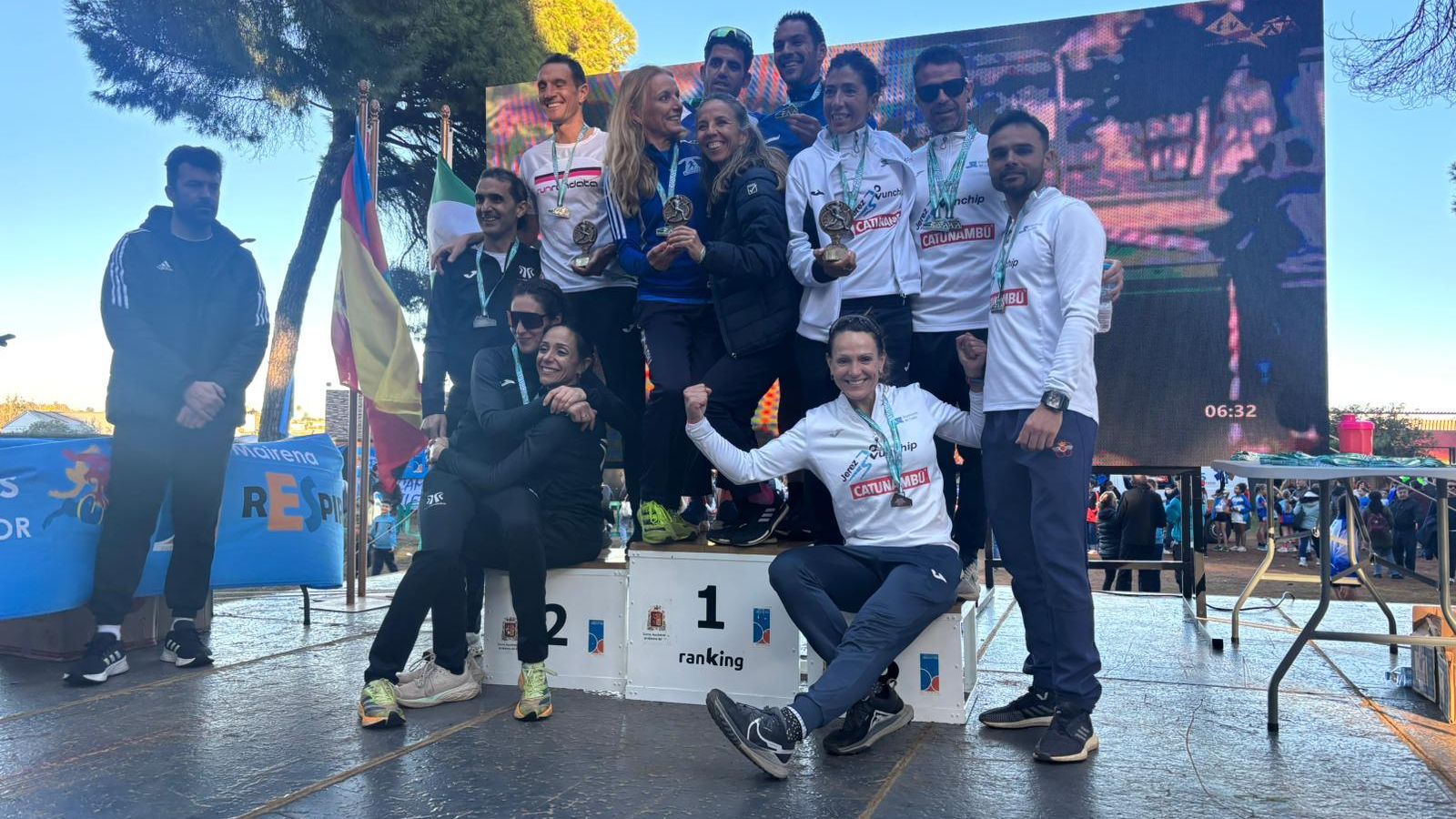 Los jerezanos, en el tercer cajón del podio. Los jerezanos, en el tercer cajón del podio.