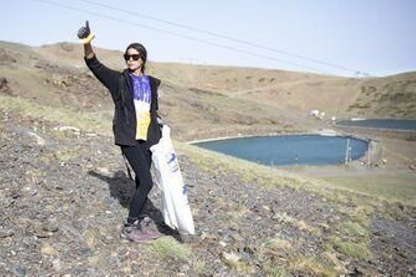 Fotos: así ha sido la jornada de limpieza en las pistas de esquí de Sierra Nevada