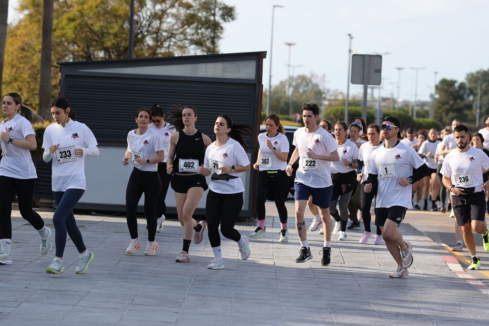 La Carrera Solidaria por el Día de la Mujer McArthurGlen, en fotos