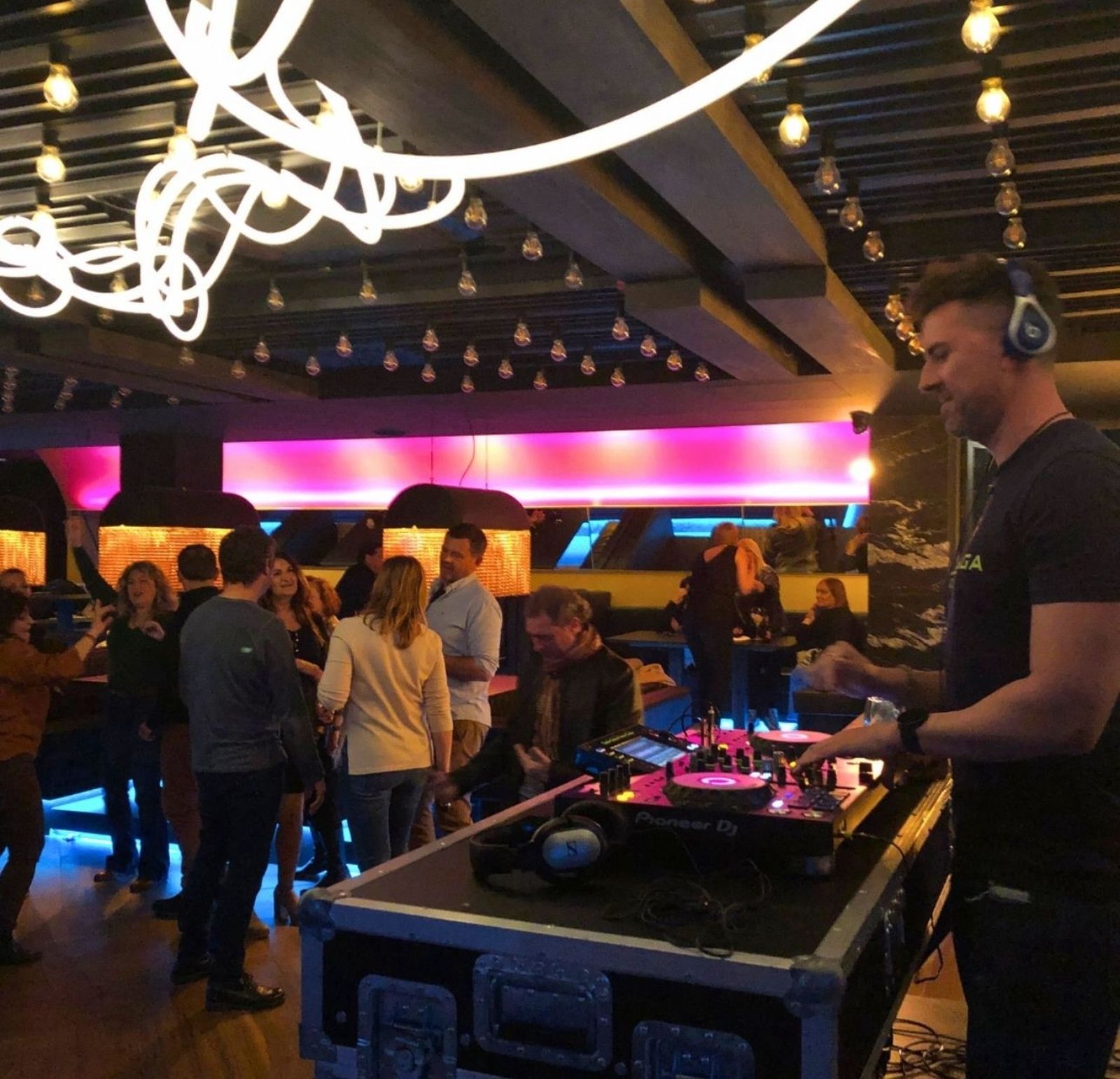 Craft Brunch & Drunch, Imperfecto Anticlub y Pícaro 213, locales de moda en la Vega y la Térmica, en imágenes