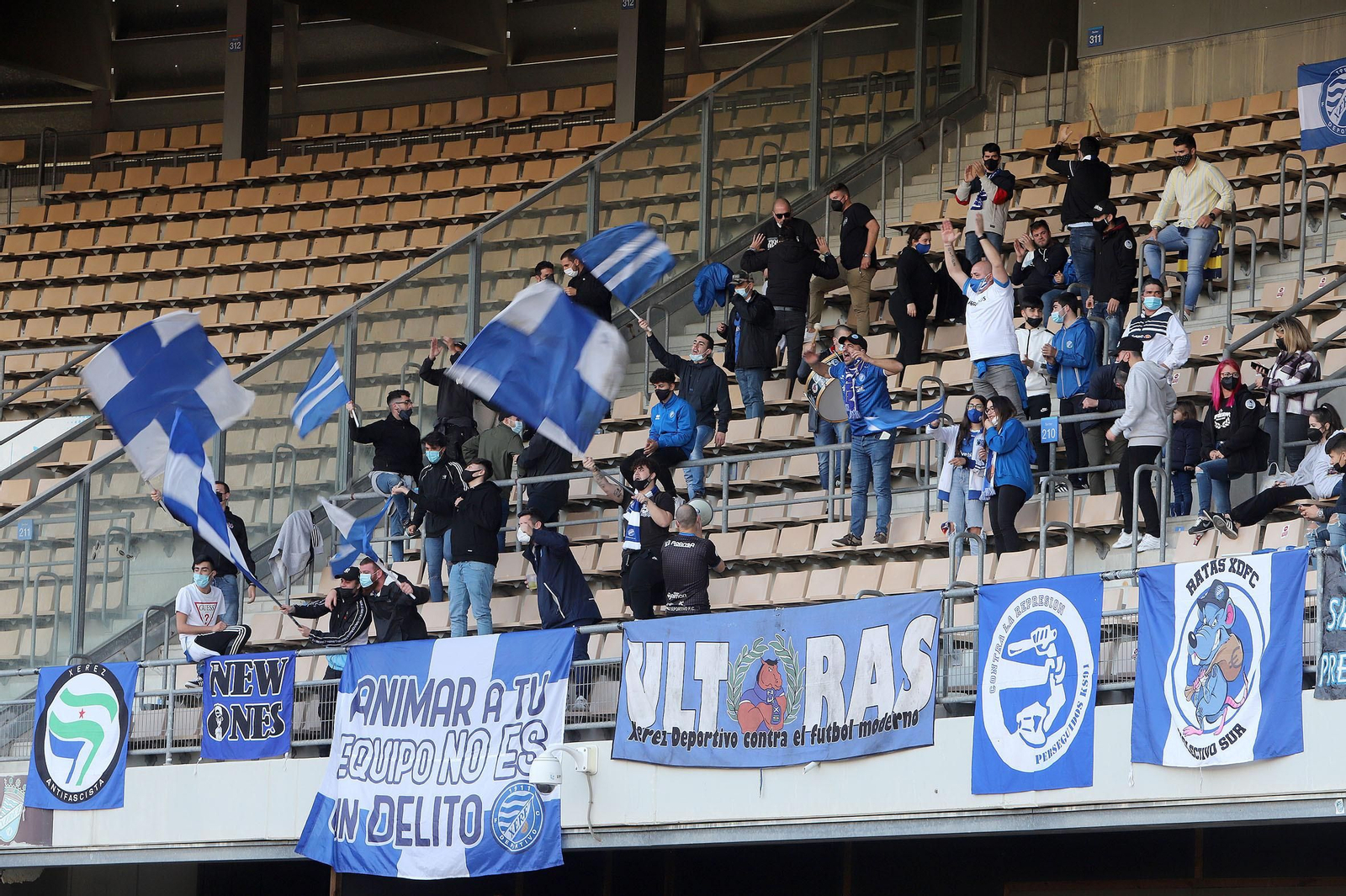 Imágenes del partido entre el Xerez DFC-Conil