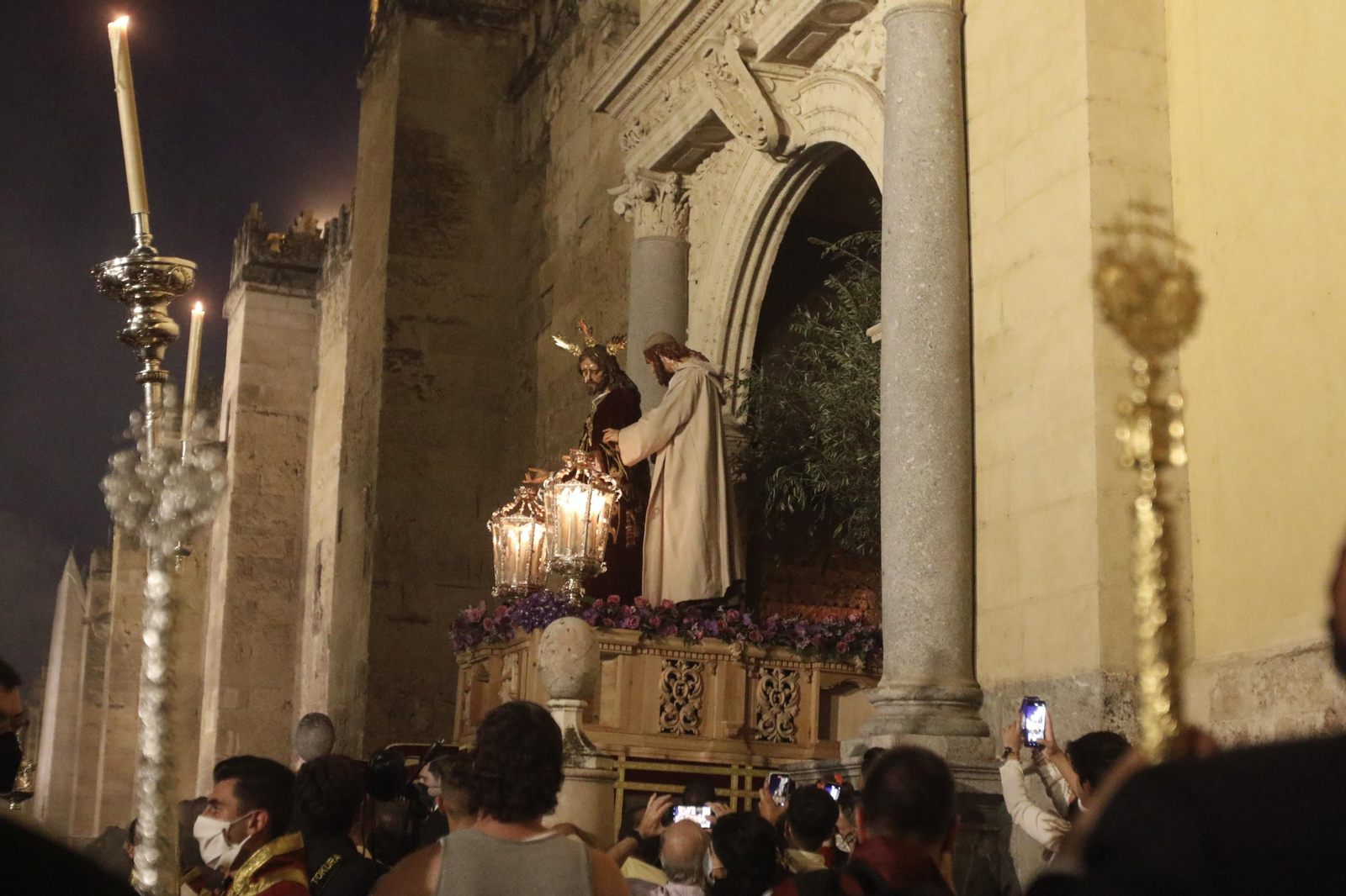 La salida extraordinaria del Señor de la Salud de Córdoba, en imágenes