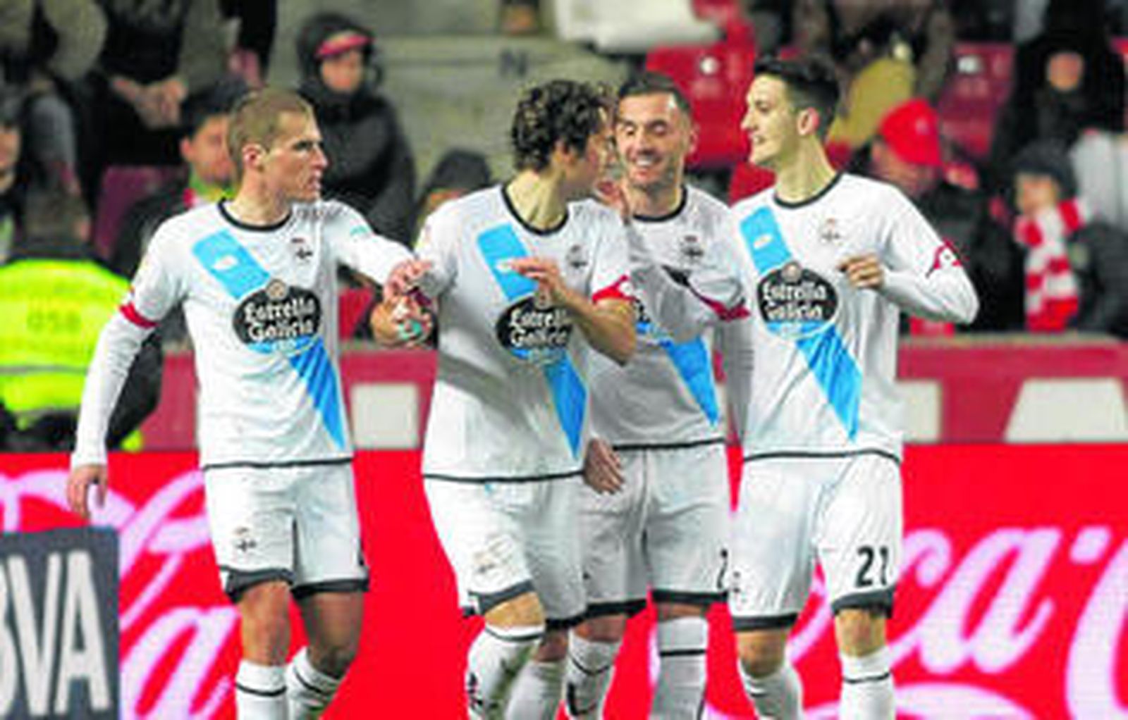 Luis Alberto y Lucas Pérez celebran un gol junto a Álex Bergantiños y Mosquera.