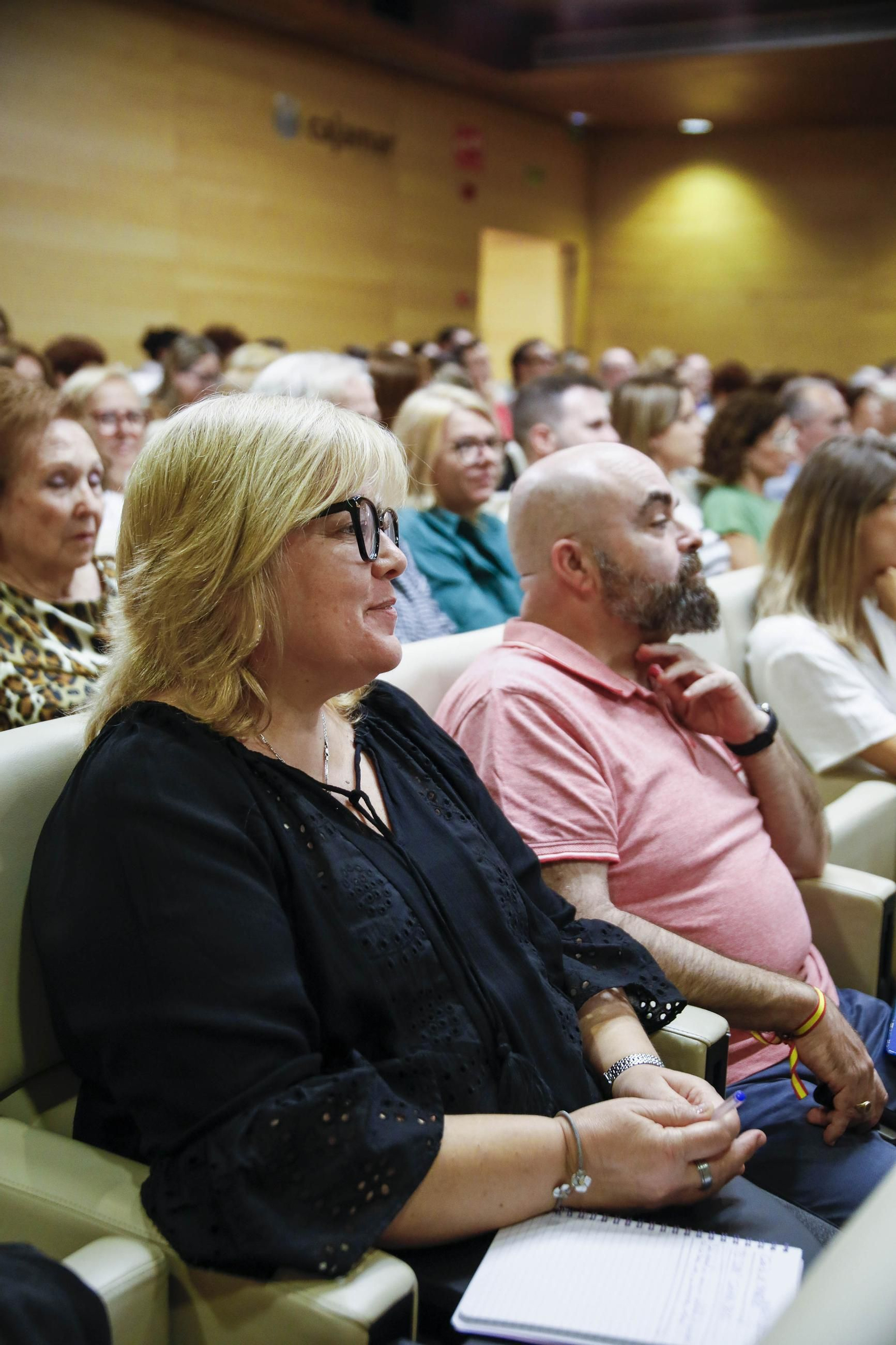 Carmen Mola presenta su libro "El clan" en la Casa de las mariposas de Almería, en imágenes
