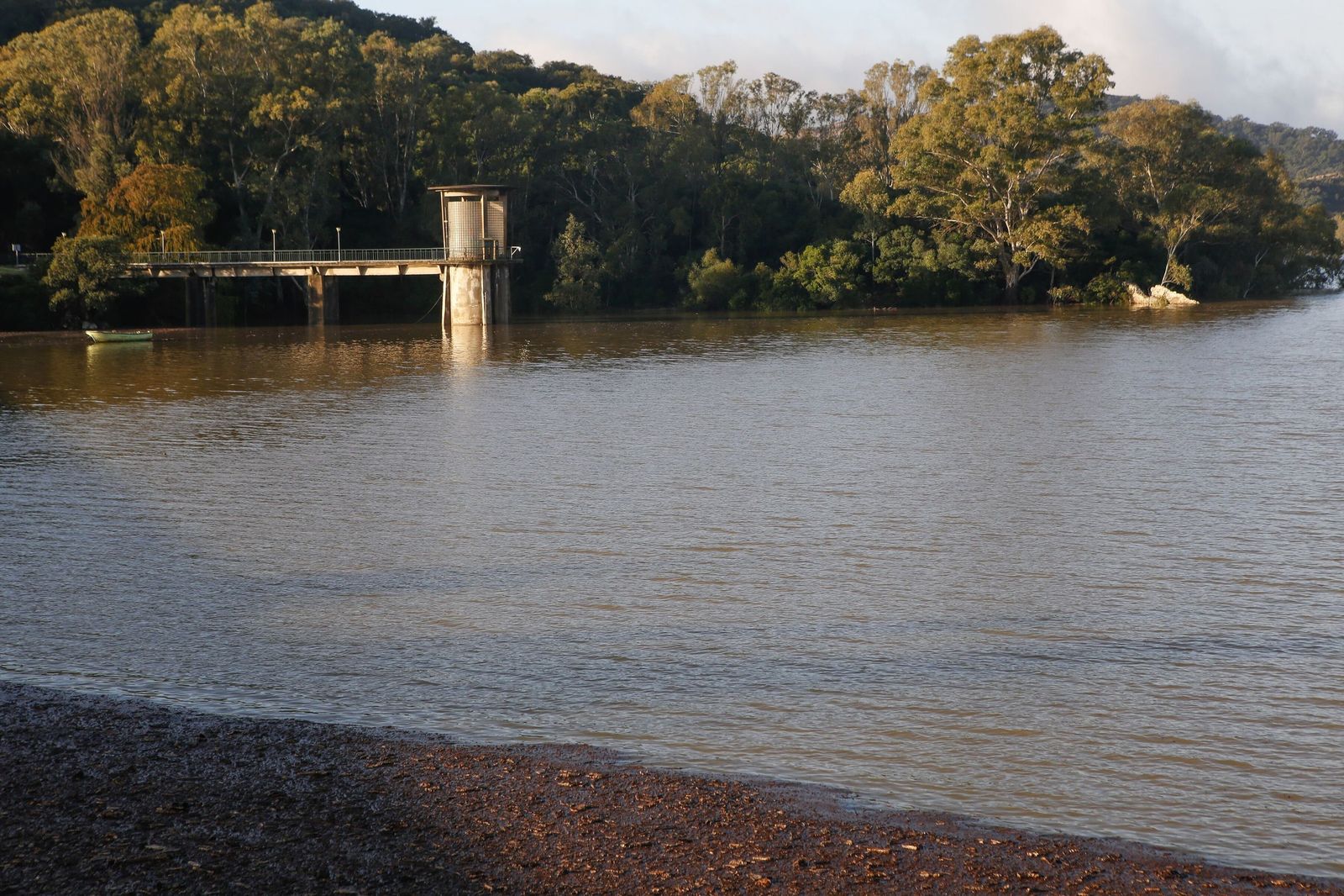 El embalse del Guadarranque está a tope de su capacidad después de las aportaciones de las últimas lluvias.