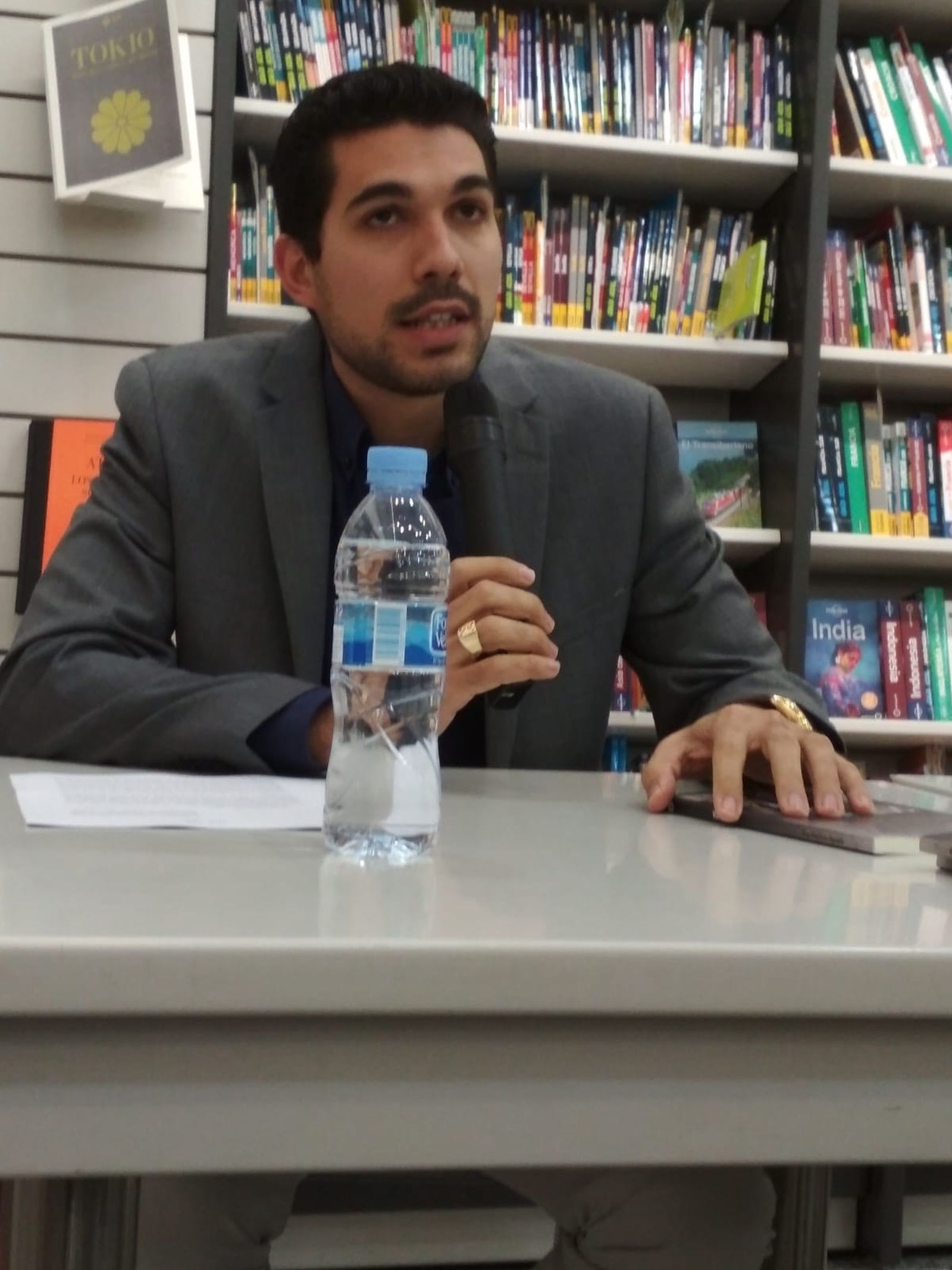 ‘Más allá’, una novela reflexiva con la muerte y la filosofía como hilo conductor.