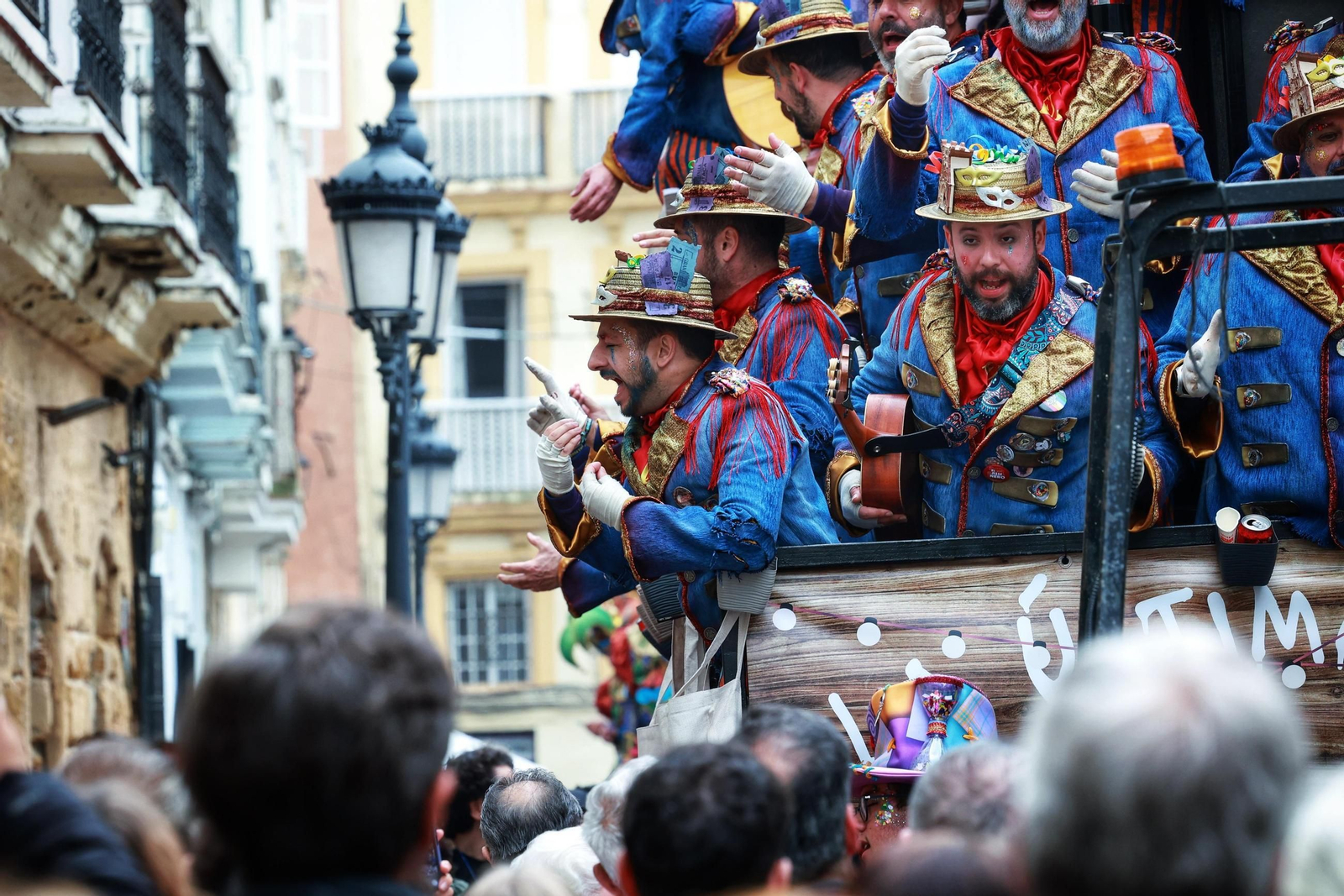 Las mejores imágenes del primer domingo del Carnaval de Cádiz