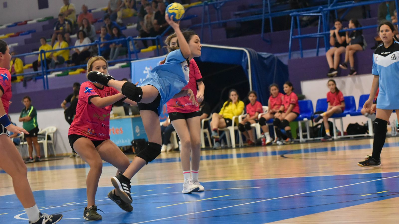 Las fotos de la segunda jornada del Cadeba de balonmano alevín de La Línea