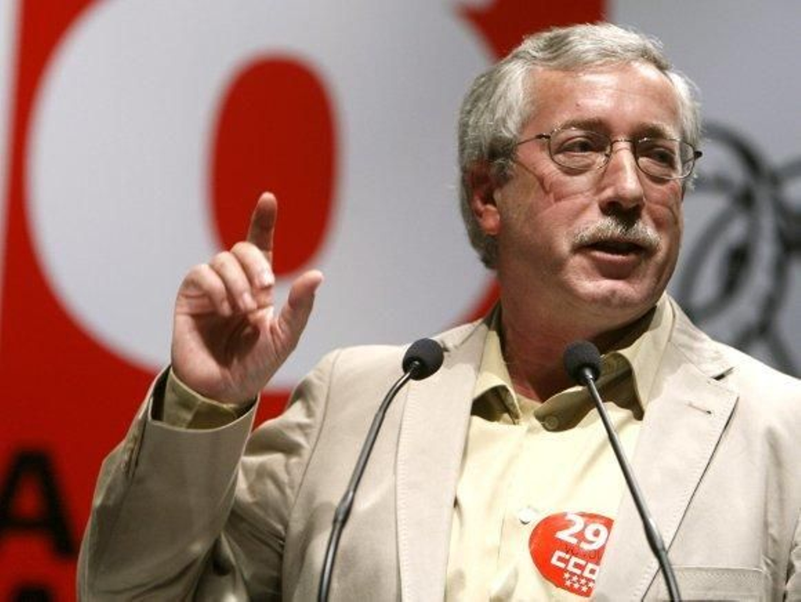 Toxo: "Me gustaría ver al consejero de Madrid ponerse y quitarse un traje, para ver si es tan sencillo"