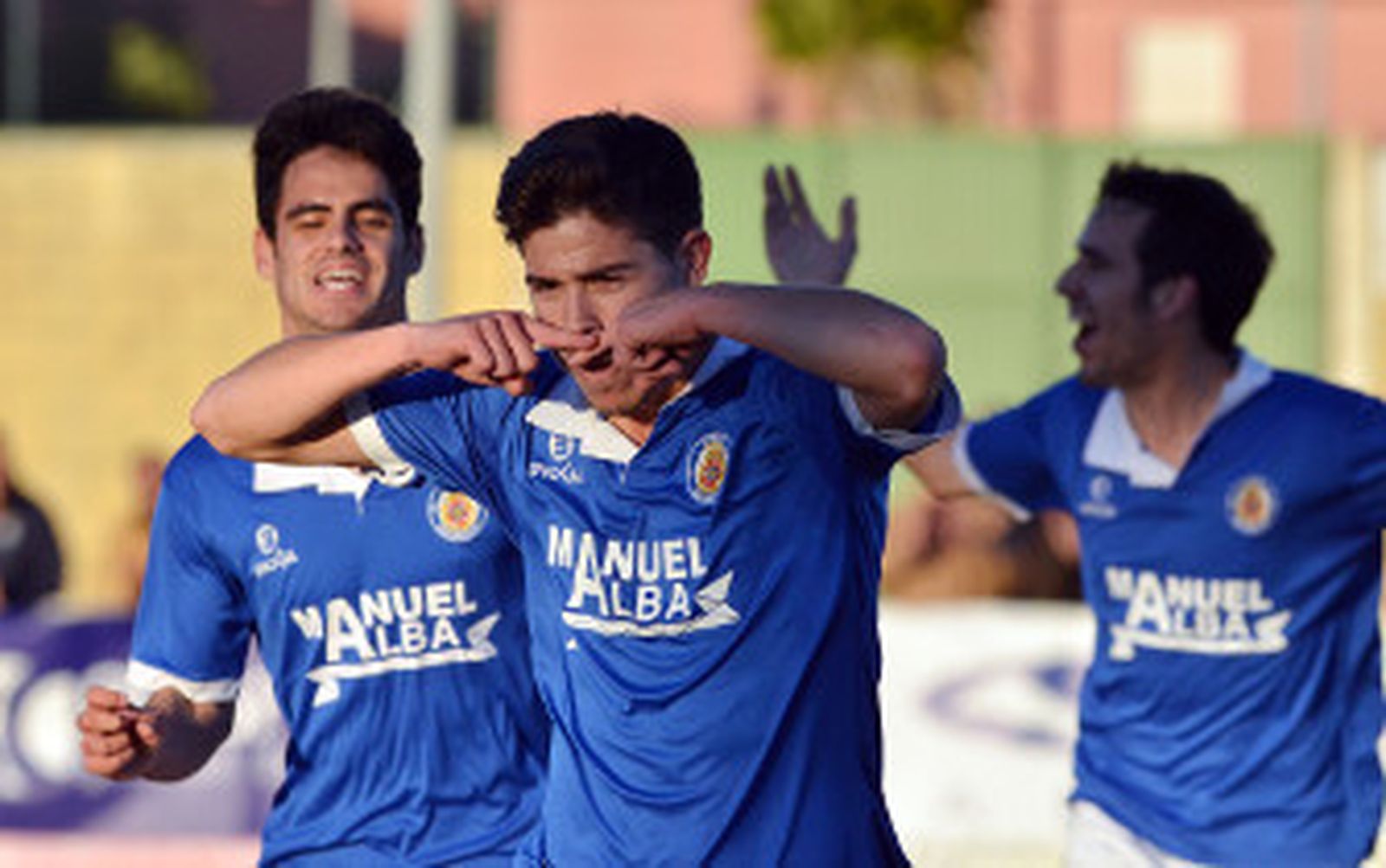 Álex Padilla conduce una nueva victoria