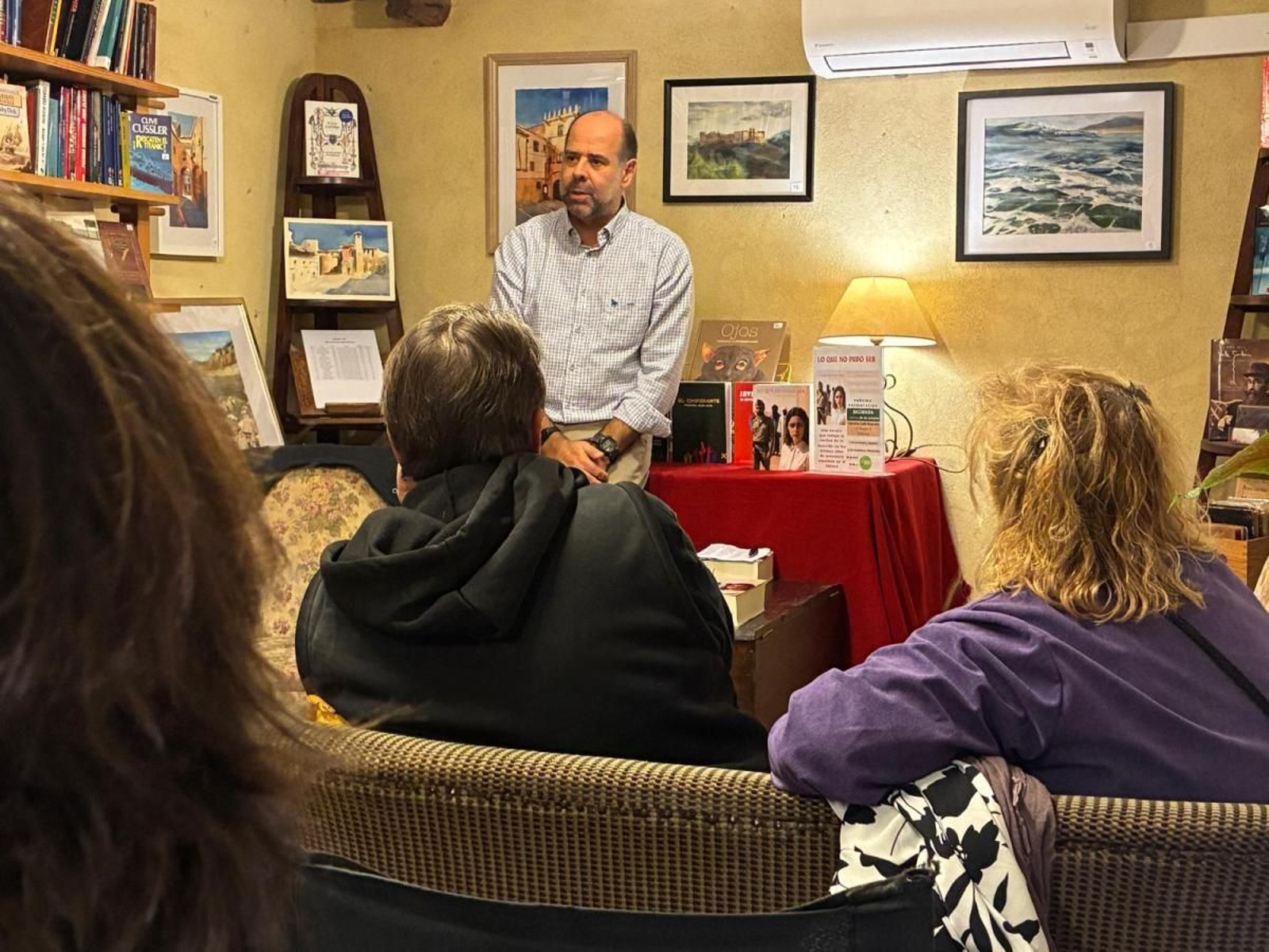 Una imagen de Javier Oliva en una de las presentaciones de 'Lo que no pudo ser'.