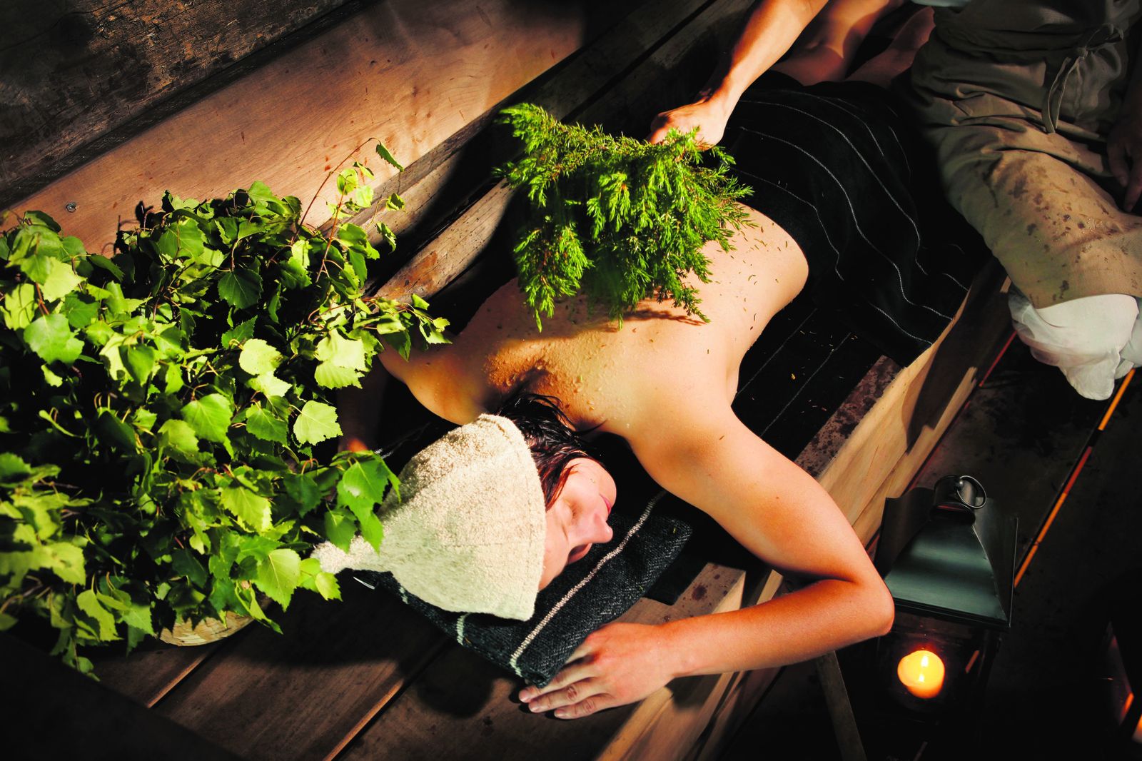 Una usuaria en una sauna finlandesa