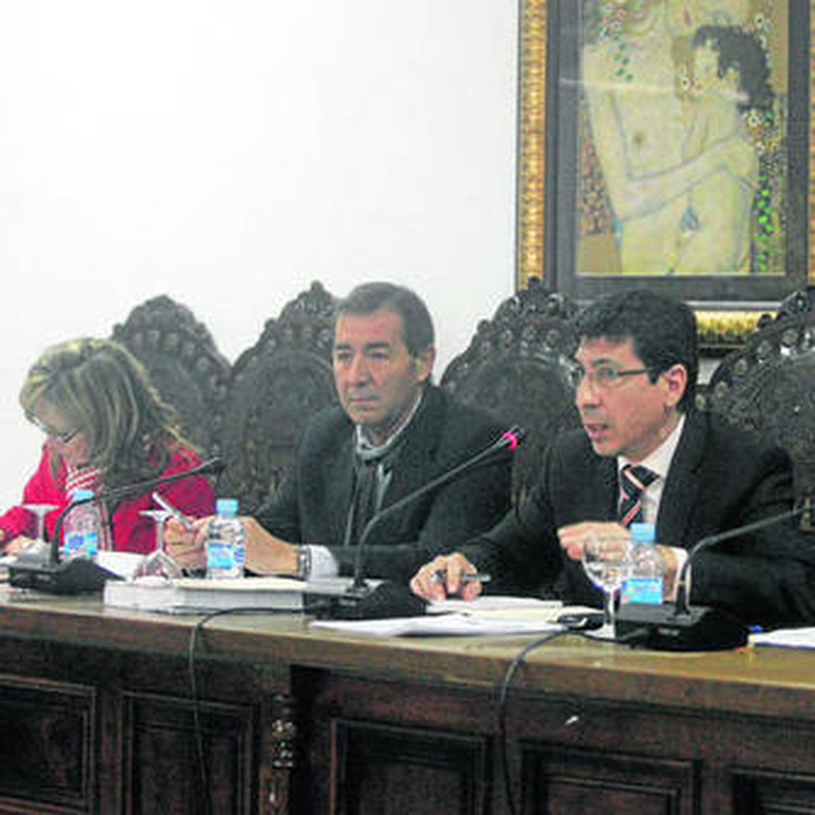 Manuel Caeiro, en el centro de la imagen, durante un pleno de la Corporación cuando era concejal.