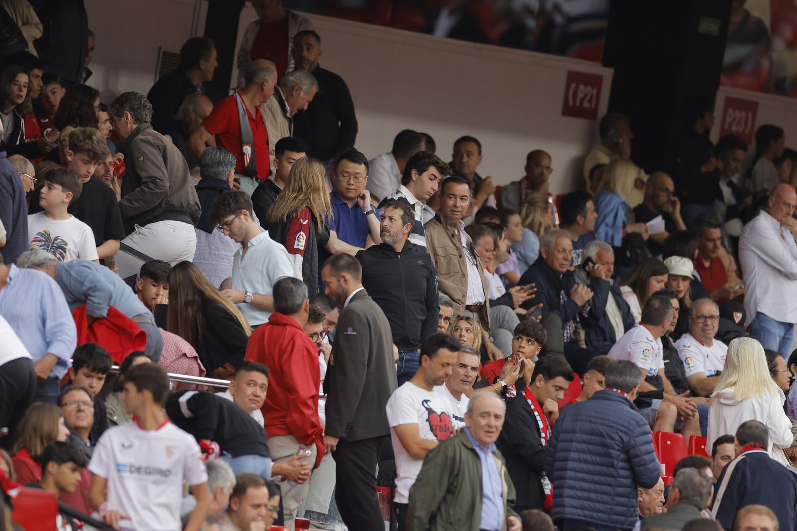 Búscate en las fotos del Sevilla-Madrid