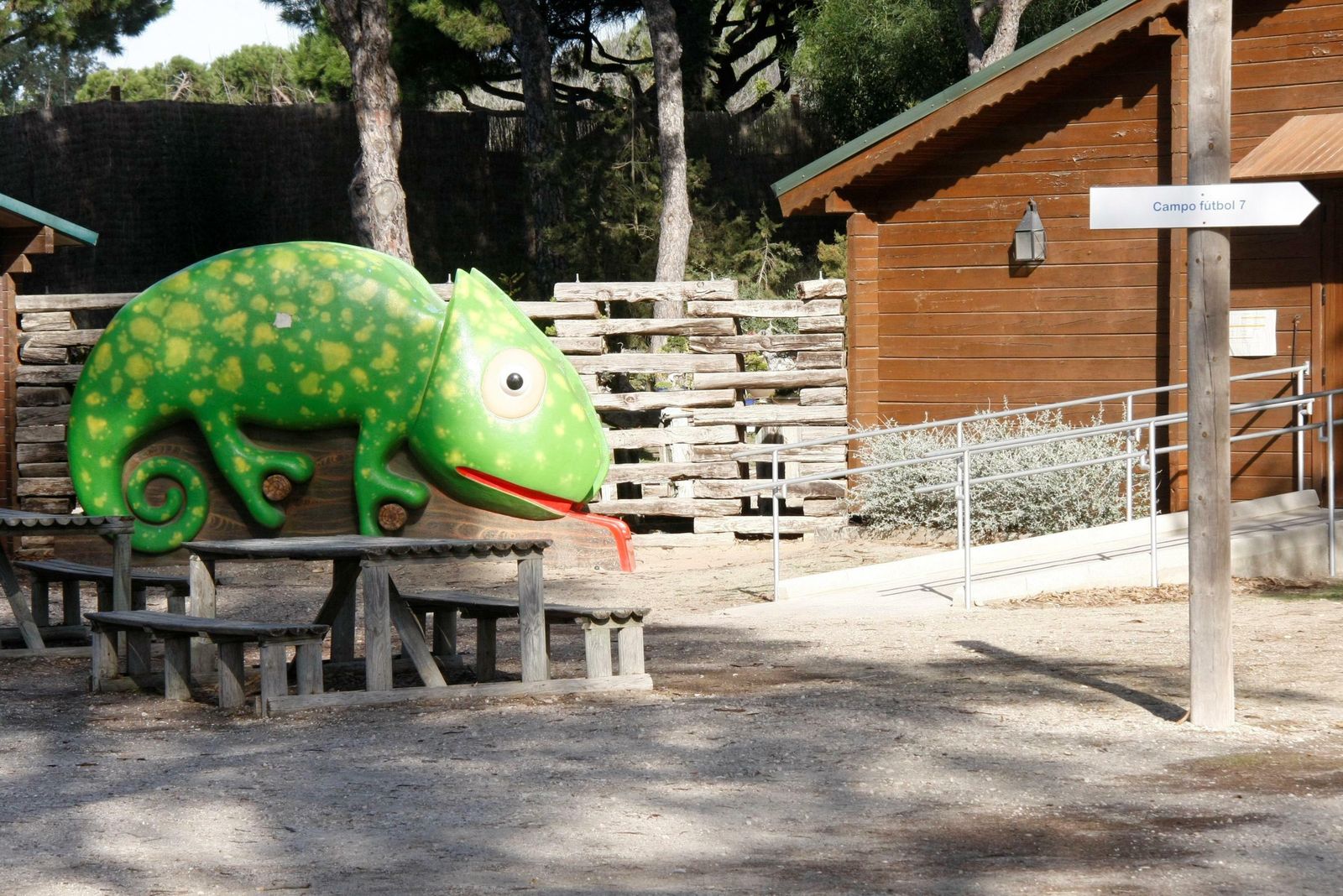 Las instalaciones del Centro municipal de Educación Ambiental del Coto de la Isleta acogerán los estudios sobre la población de camaleones.