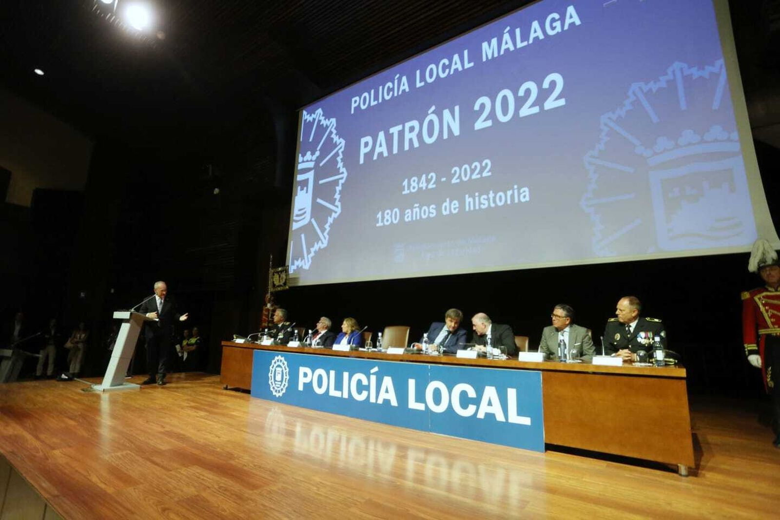 Las imágenes del acto de distinción de agentes de la Policía Local de Málaga en el día de su patrón