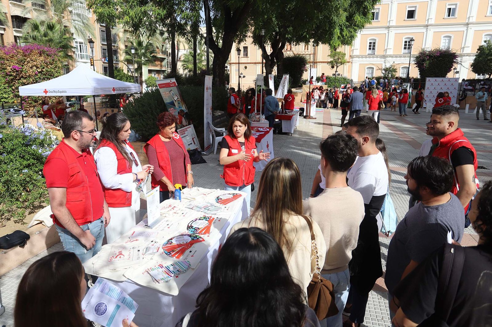Imágenes de la celebración del Día de la Banderita de la Cruz Roja en Huelva
