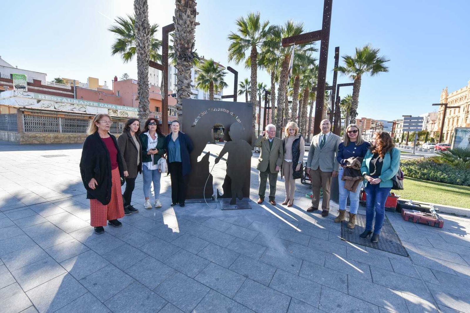 La inauguración del monumento al Arrastre de latas.
