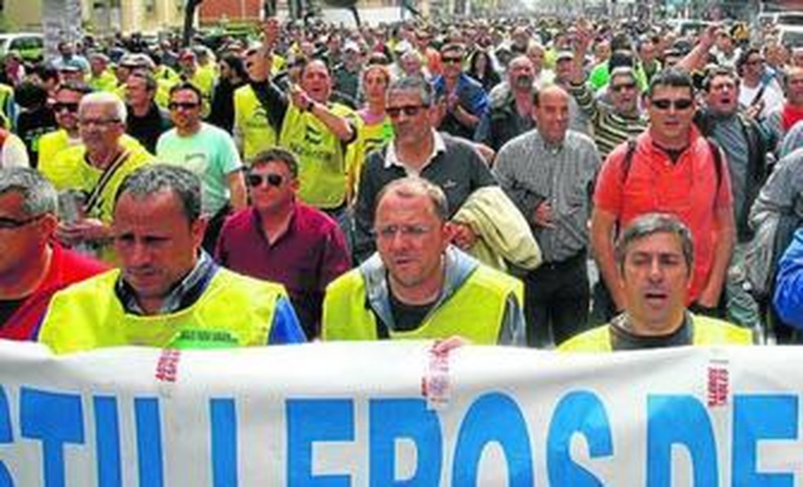 Imagen de Oliva, en el centro de la pancarta, durante una manifestación de los astilleros gaditanos a final de 2012.