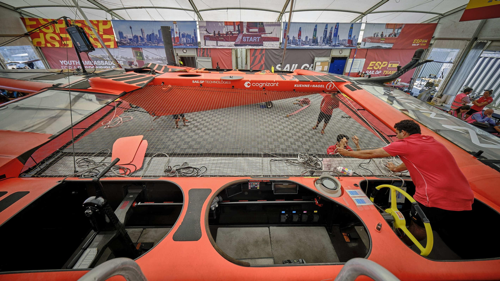 Las embarcaciones fueron modificadas incluyendo nuevos foils, timones y una nueva hidráulica y electrónica. Todas las modificaciones aplicadas y las nuevas velas rígidas de 24 metros de alto mejoraron las prestaciones de los AC50 hasta en un 15 por ciento, haciendo de los F50 las embarcaciones a vela más rápidas del mundo de las regatas, capaces de sobrepasar los 50 nudos.