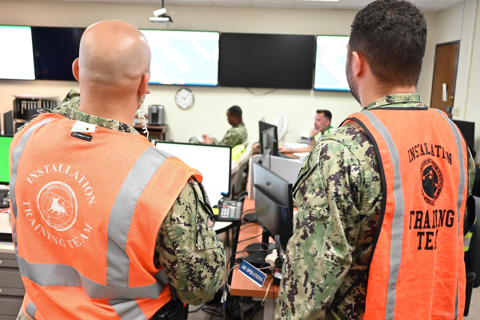 Las imágenes del simulacro de vertido en la Base de Rota