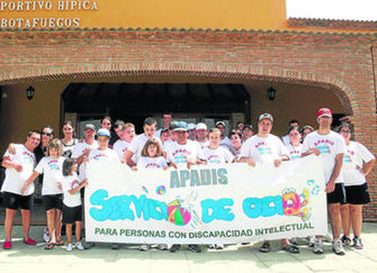 Imagen de los participantes del Campus de Verano Multideportes, que se desarrolla por las mañanas durante este mes.