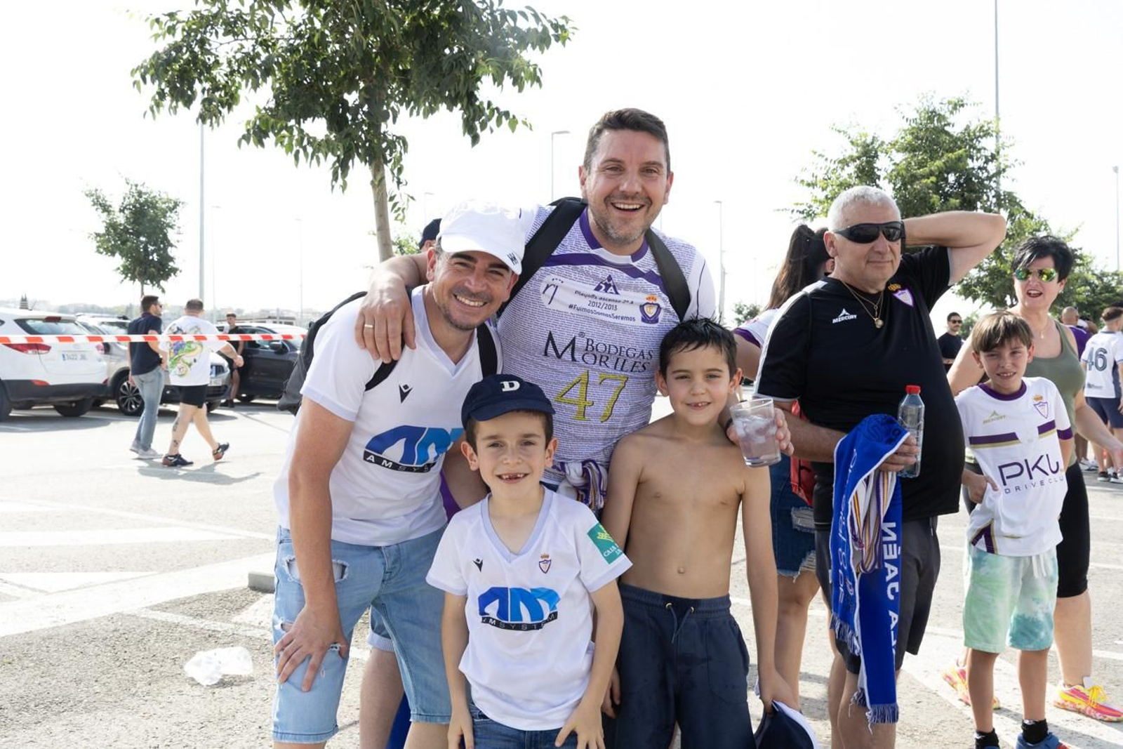 El épico recibimiento de la afición lagarta al Real Jaén, en imágenes