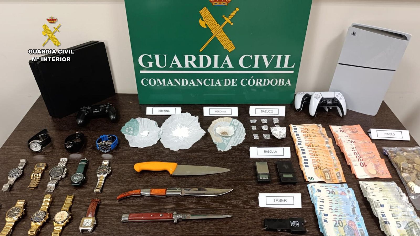 Material intervenido por la Guardia Civil.