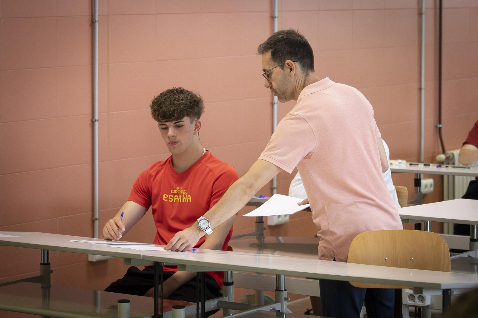 El primer día de Selectividad en Granada, en imágenes