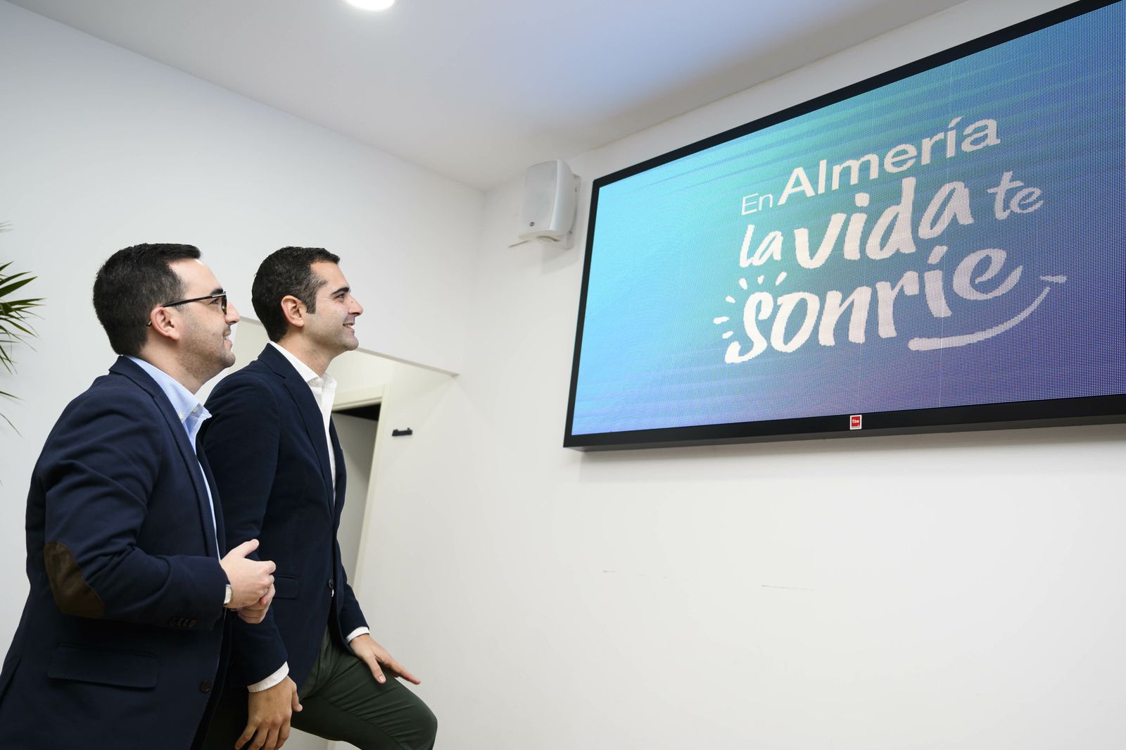 Almería sonríe al turismo.