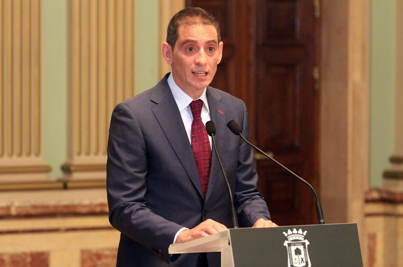 Imágenes de la recepción en el ayuntamiento a organizadores y participantes del Campeonato Europeo de Bádminton que se celebra en Huelva