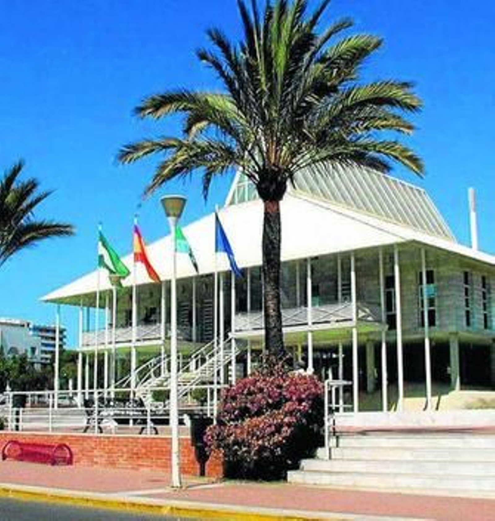 Fachada de la casa consistorial puntaumbrieña.