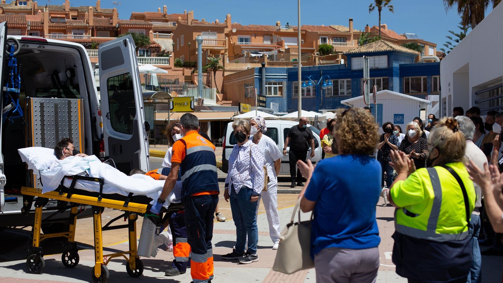 El traslado a la playa de Getares.