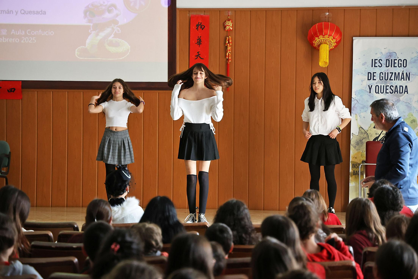 Imágenes de la celebración del Año Nuevo Chino de los alumnos del IES Diego de Guzmán y Quesada (el antiguo Femenino)