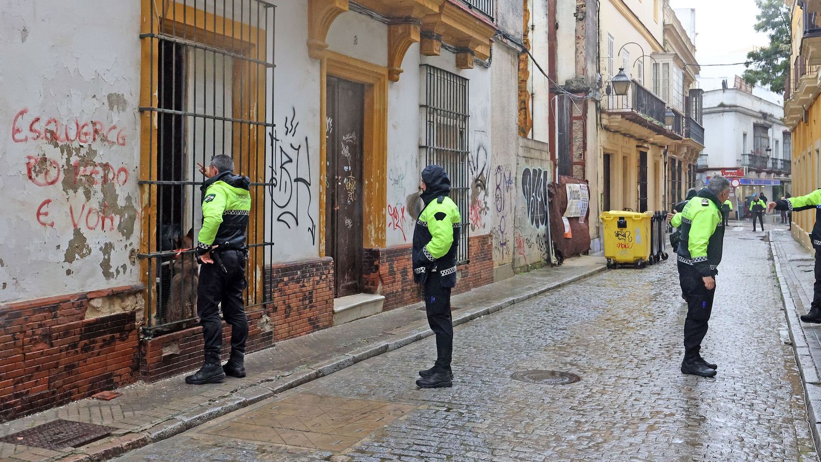 Imágenes del derrumbe en una casa okupada en Jerez