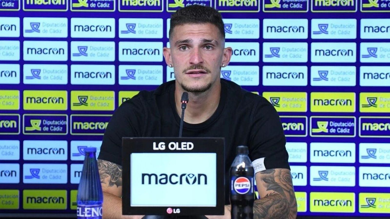 Víctor Aznar criticó la actuación del árbitro del derbi ante el Xerez DFC.