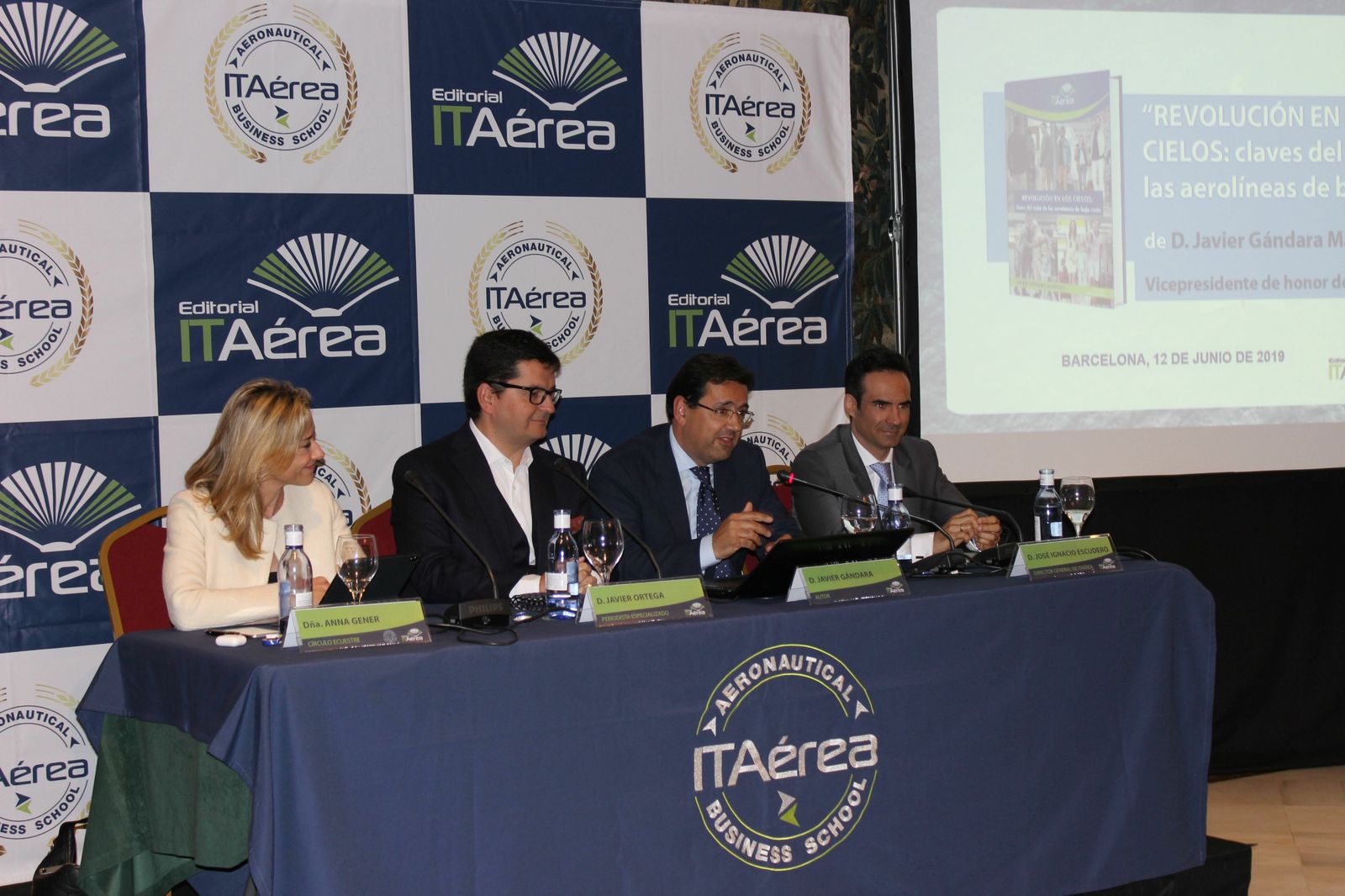 Mucha expectación en la presentación del libro