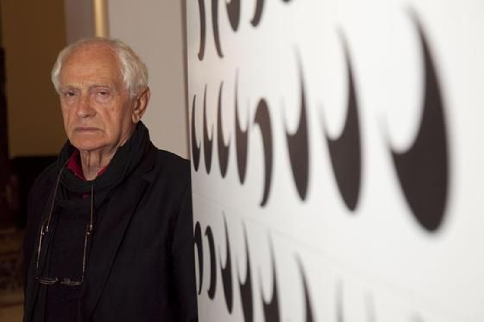 Imagen de la muestra 'Juan Serrano. Pintura, escultura, diseño', que puede disfrutarse en el Casino de la Exposición. / Jaime Martínez