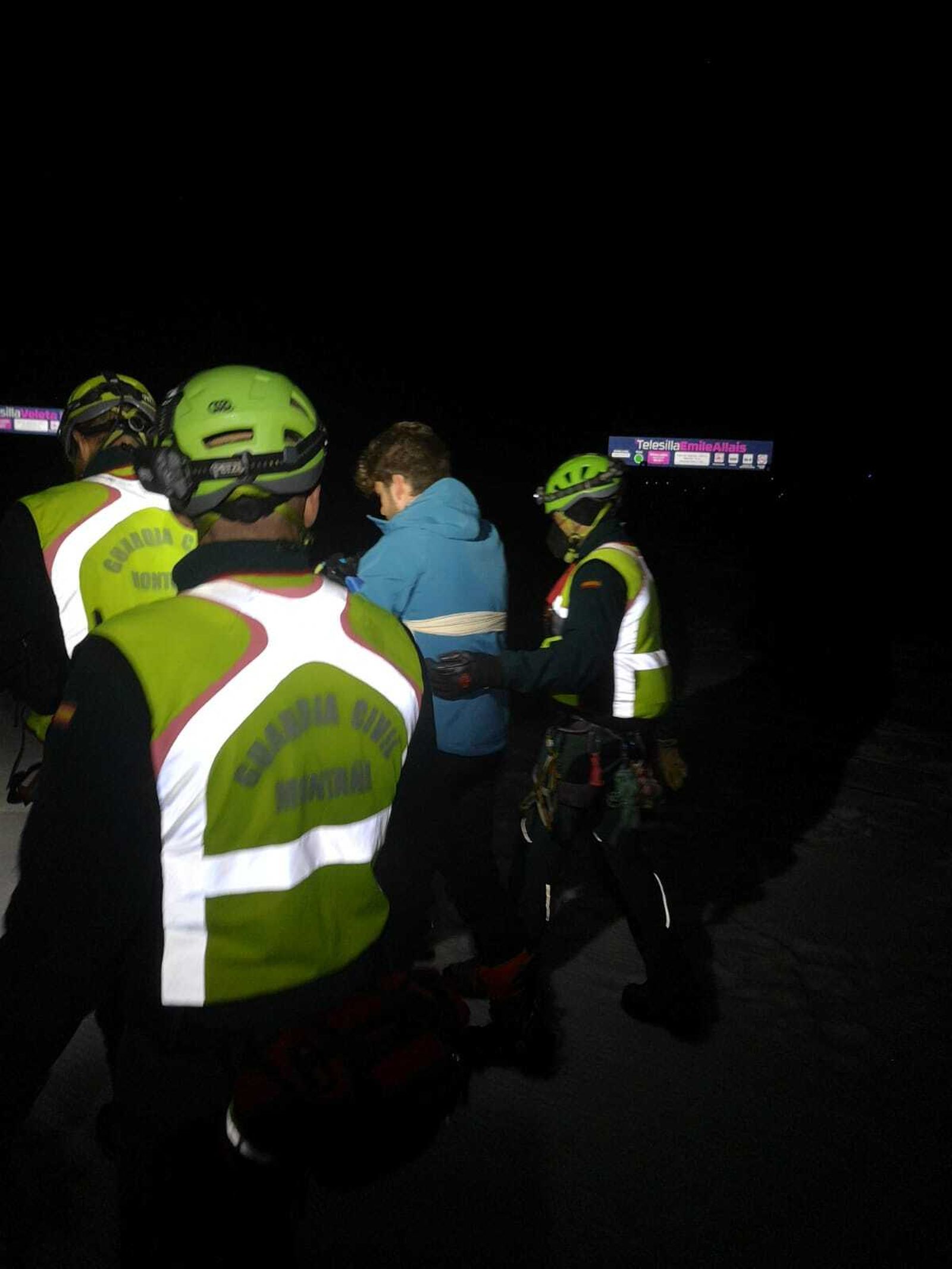 Rescate en Sierra Nevada del esquiador accidentado por parte del Sereim.