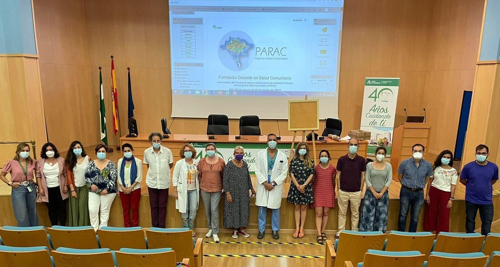 Profesionales asistentes de los distritos y áreas sanitarias de Sevilla junto a coordinadores y docentes de la actividad.