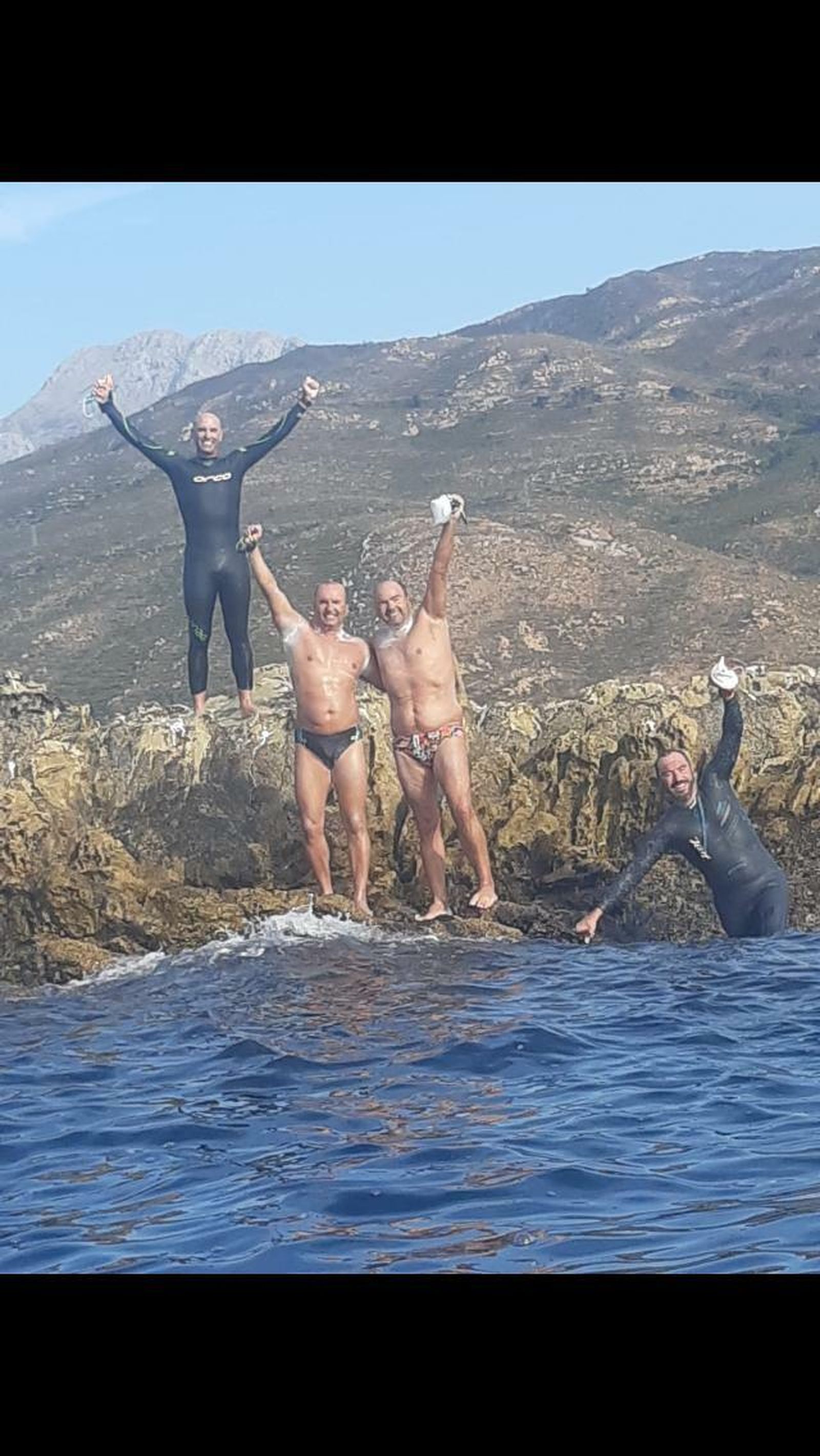 Las fotos de Cristóbal Márquez, bombero que cruzó a nado el Estrecho