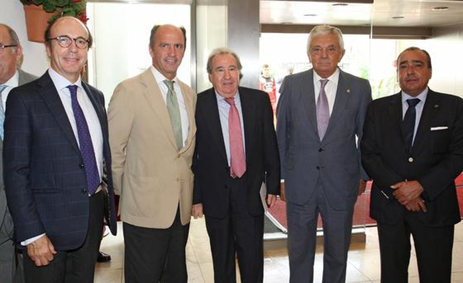 Luis María González Ruano; Rodrigo Molina, de Banco Sabadell; Manuel Muñoz, presidente de Guadarte; Francisco Herrero, presidente de la Cámara de Comercio de Sevilla; y José Carlos Miranda.